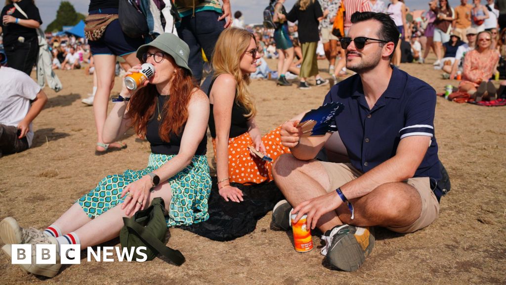 UK could hit 30C on bank holiday Monday ahead of rain