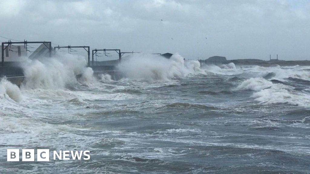 Storm Ashley: Amber warning as ‘weather bomb’ hits Scotland