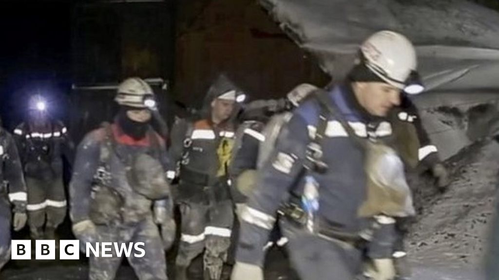 Тринадесет предполагаеми мъртви при свлачище в златна мина в Русия