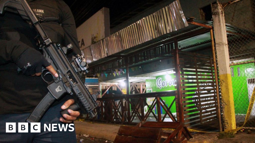 Seventeen killed as gunmen assault bar in Ecuador