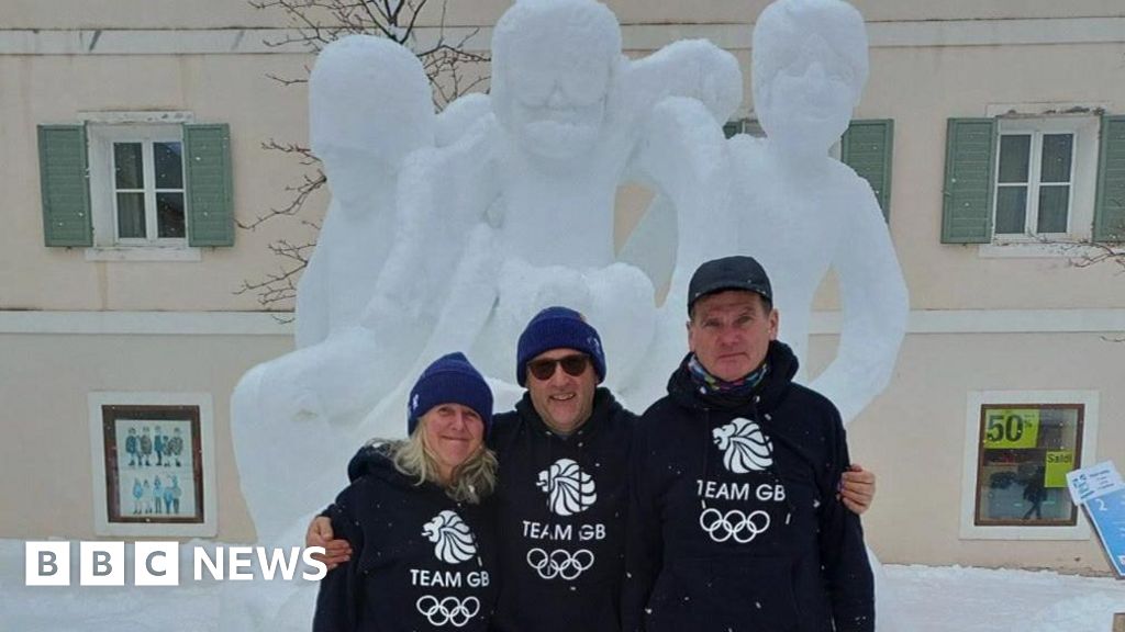 Մեծ Բրիտանիայի ձյունի քանդակագործն արժանանում է երկրորդ տեղին հմուտ օլիմպիական քանդակով