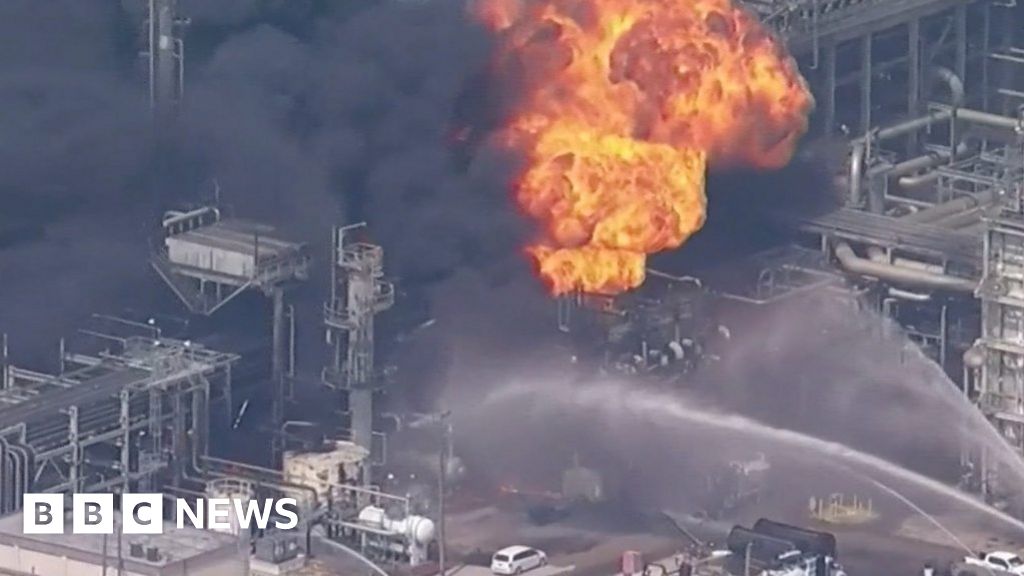 Fire rages at Shell chemical plant in Texas