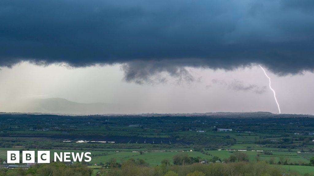 Thunderstorm and heavy rain warning for NI