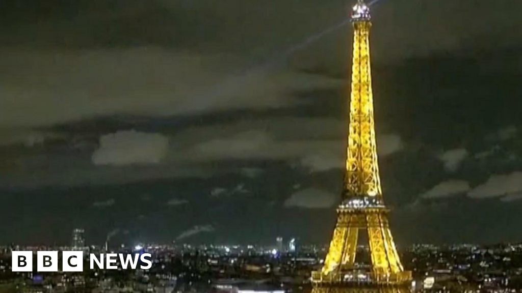 Famous landmarks around the world power down for Earth Hour.