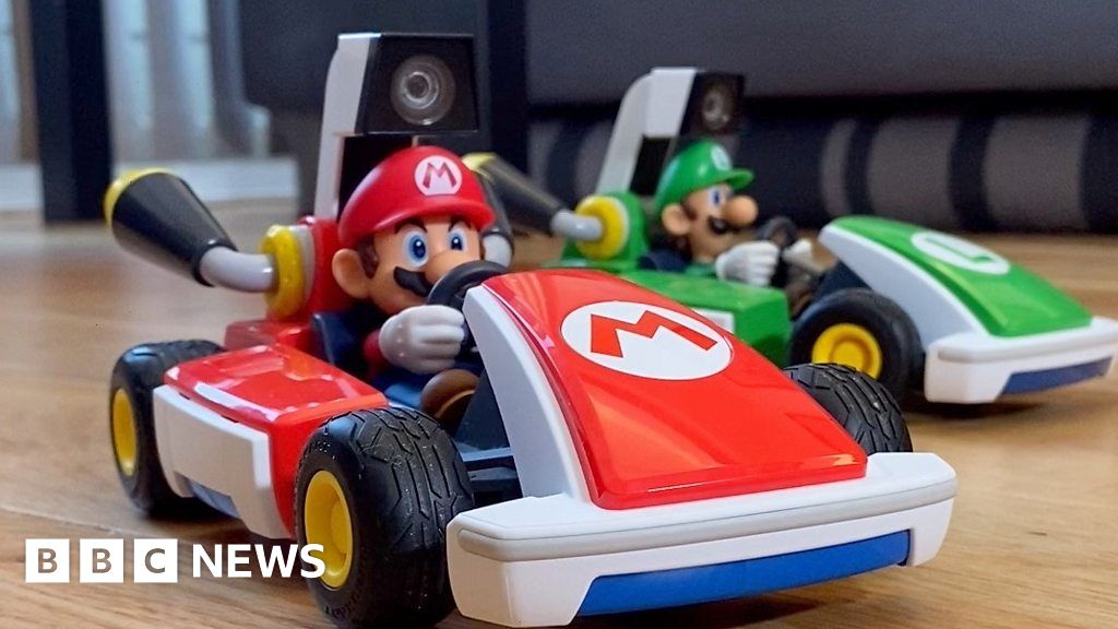 Mario Kart Live: Mixed-reality karts race around the home - BBC News