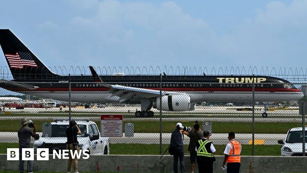Trump arrives in Florida ahead of court appearance
