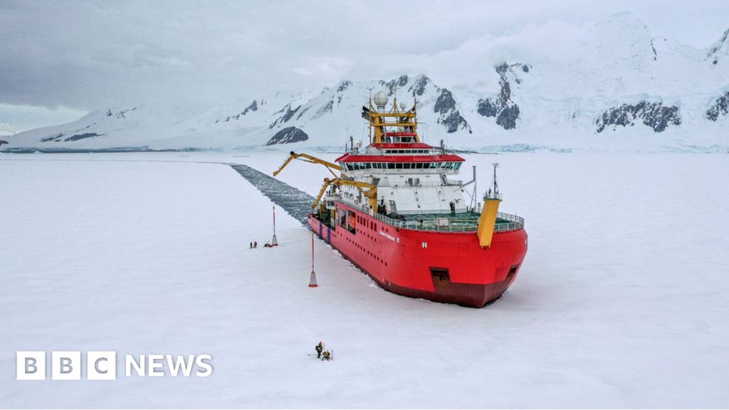 In Pictures: Inside the floating polar research laboratory - BBC