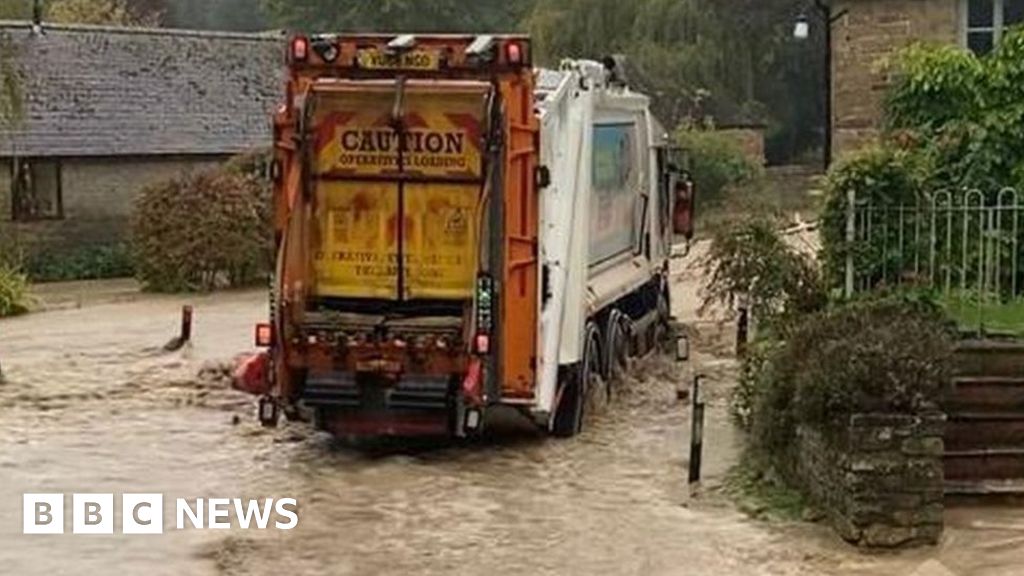 Flooding: 'Hero' Shropshire bin crew helps pupils stranded 
