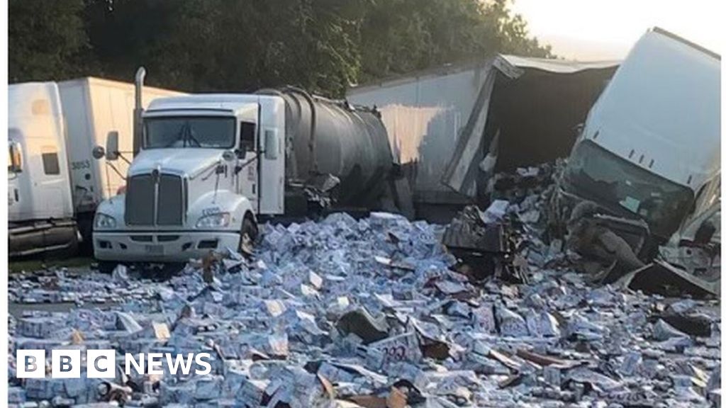 Beer spill truck crash closes Florida highway