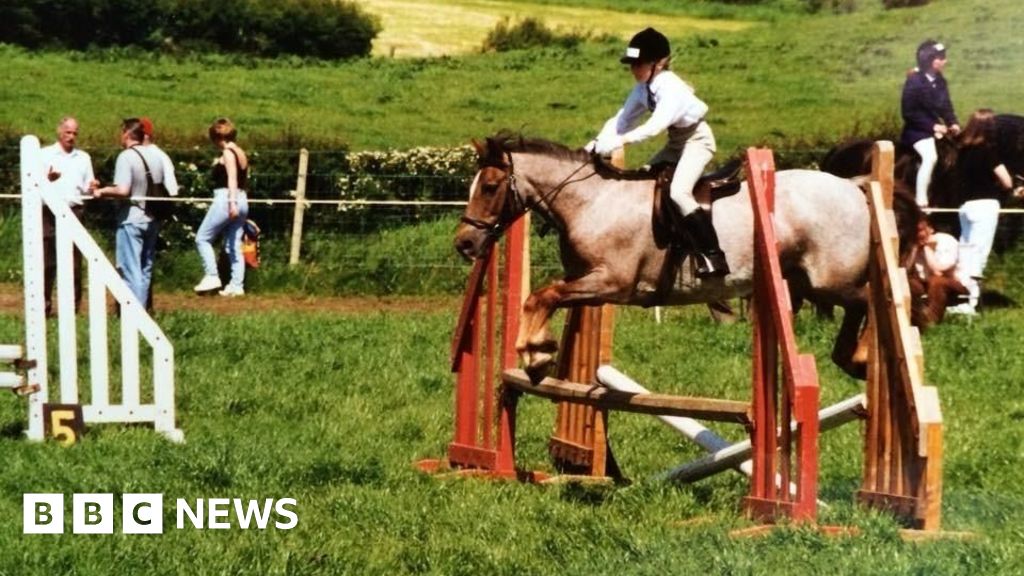 UK's 'oldest horse' celebrates 46th birthday