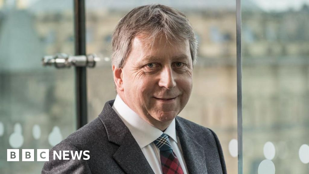 Scottish students should pay towards tuition, says uni principal