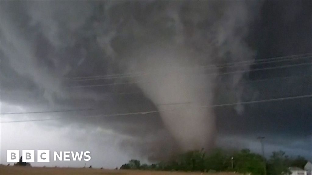 Watch: Powerful tornado barrels through northern Oklahoma