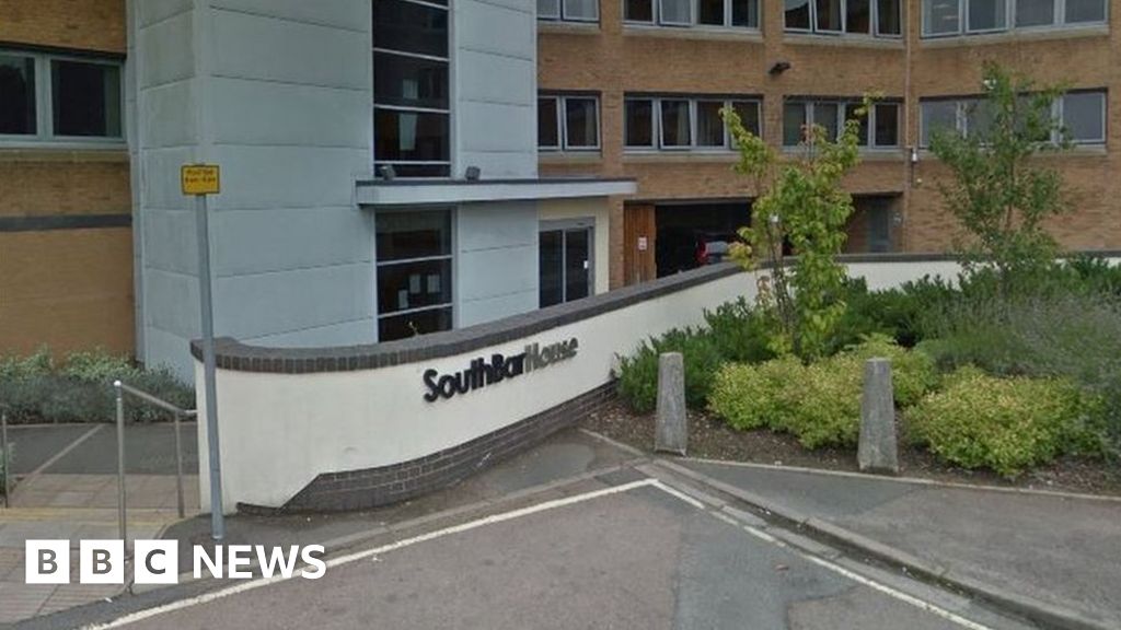 Three GPs leave 'inadequate' Horsefair Surgery in Banbury BBC News
