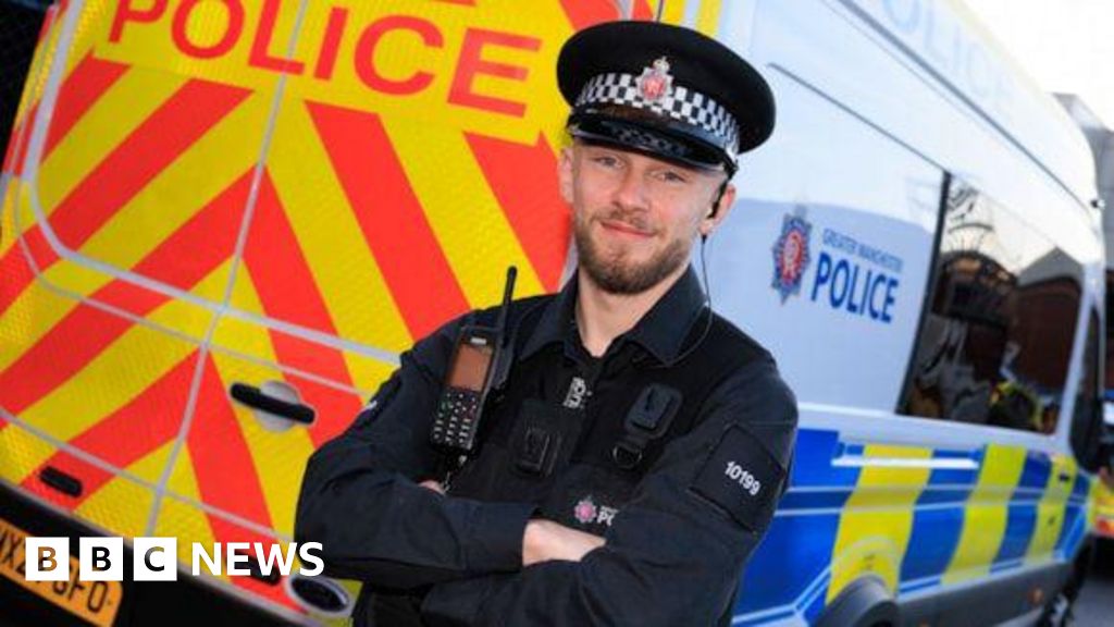 Trafford PC praised after bringing girl,15, to safety | Manchester News Trafford PC praised after bringing girl,15, to safety | Manchester News