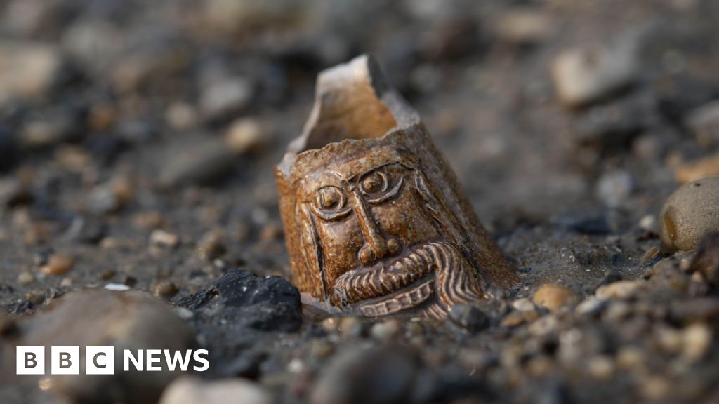 Thames Nehri kıyılarında bulunan tarihi eserler