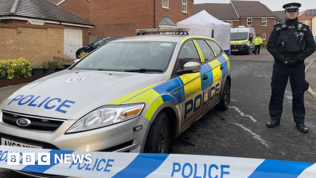 Norwich: Investigations continue after family found dead - BBC News