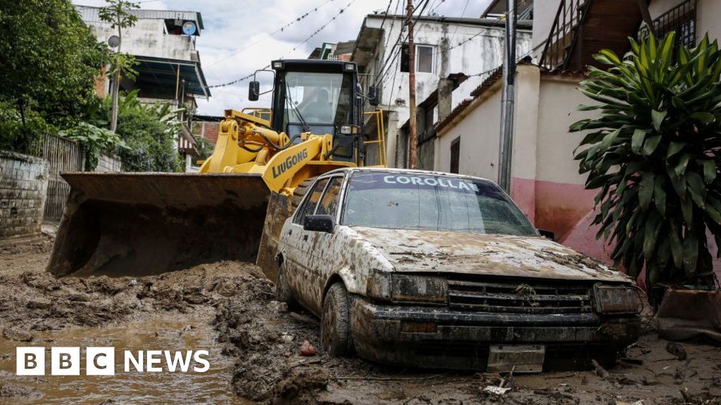 Landslides kill 15 in western Venezuela after heavy rains