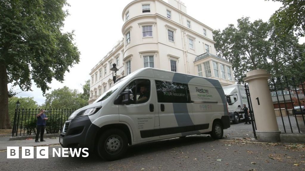 Removal vans spotted at Boris Johnson's official residence - BBC ...