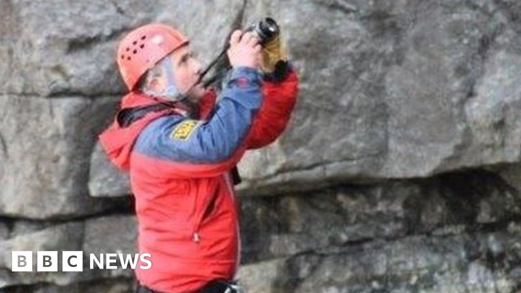 Skye mountain rescuer dies after falling ill