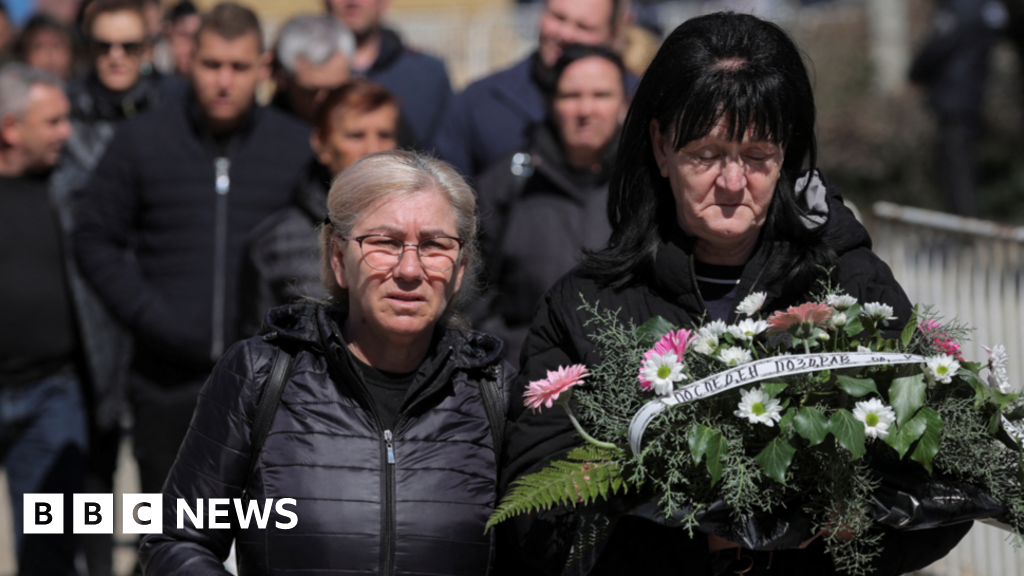 Thousands gather to mourn North Macedonia nightclub fire dead