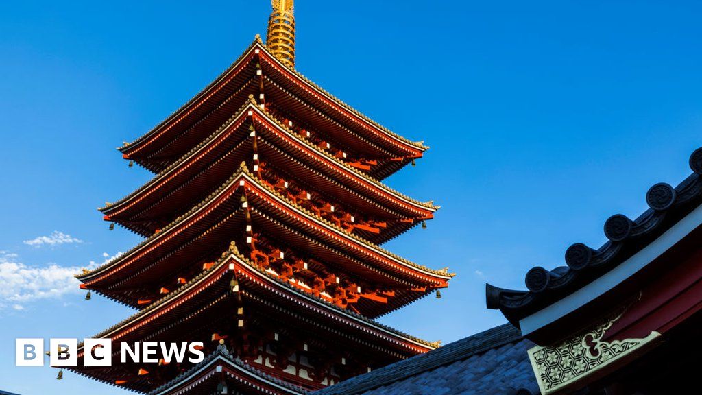 Japan opens up to foreign tourists after two years