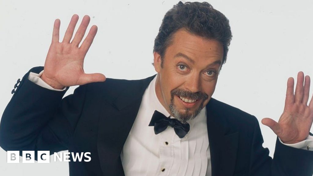 Susan Sarandon and Carol Burnett lead tributes to The Rocky Horror Picture Show star Tim Curry