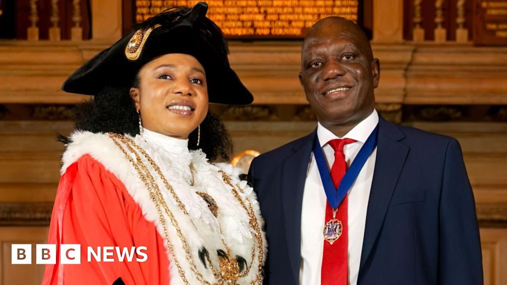 Abigail Marshall Katung: New lord mayor of Leeds sworn in - BBC News