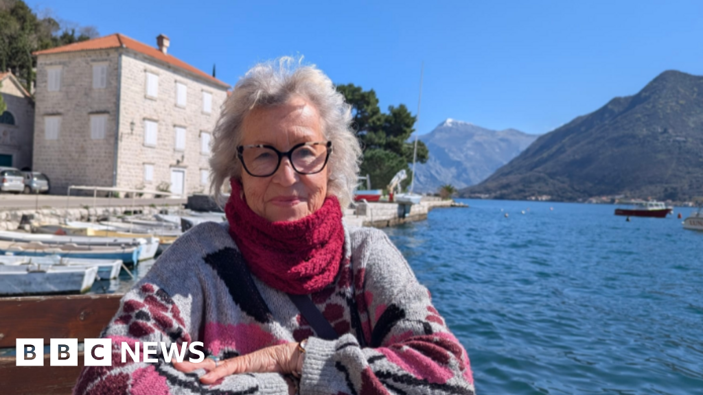 'Don't wait for others': The solo women living life to the fullest