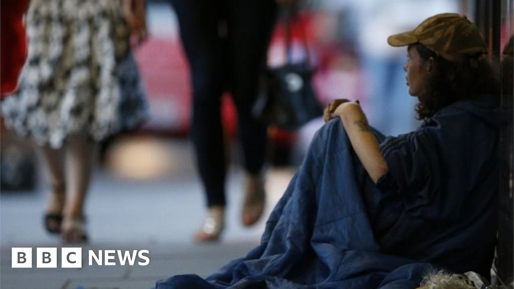 Government to repeal law allowing police to arrest rough sleepers