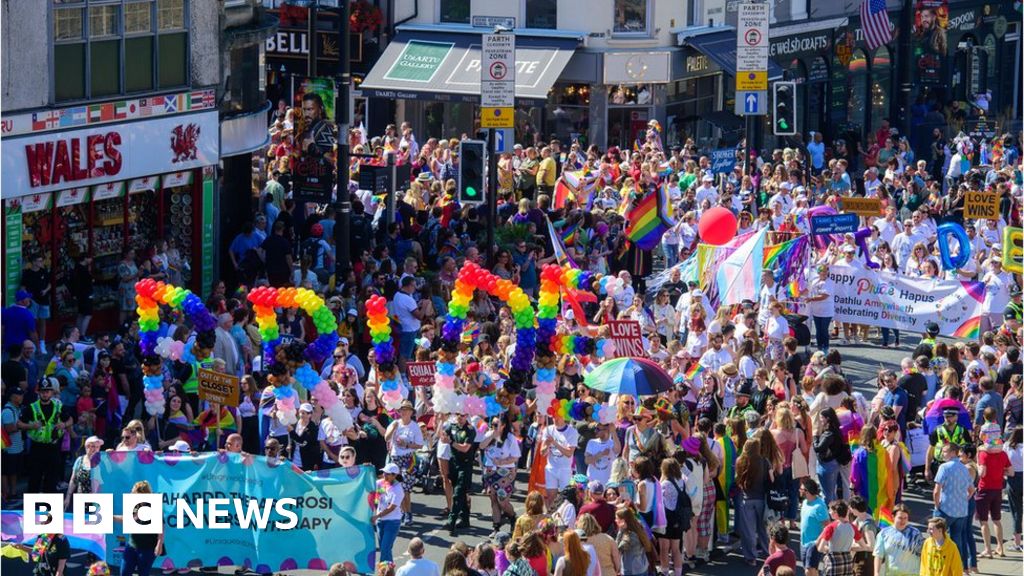 In Pictures Pride Cymru Turns Streets Of Cardiff Rainbow