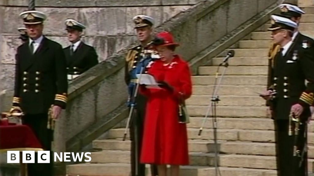 Queen Elizabeth II: The naval college where the monarch met the duke - BBC  News