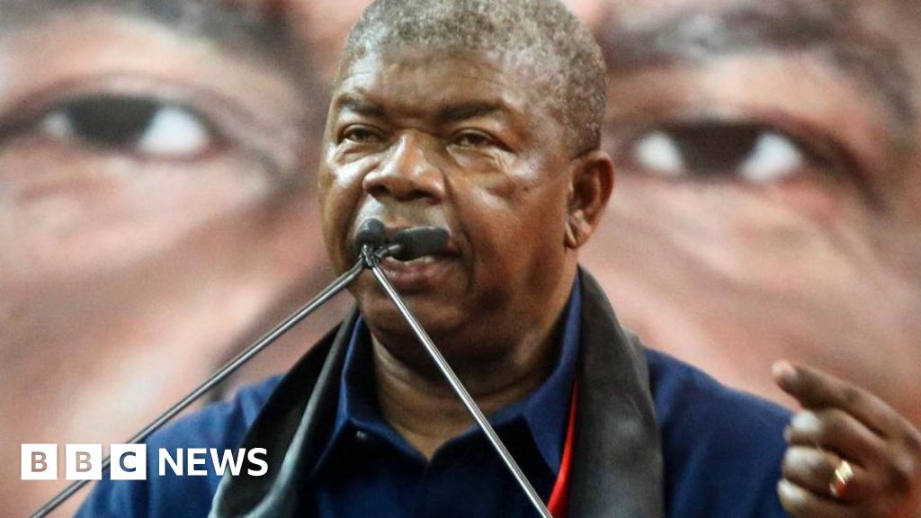 Angola election: Ruling MPLA party looks set to hold off Unita challenge