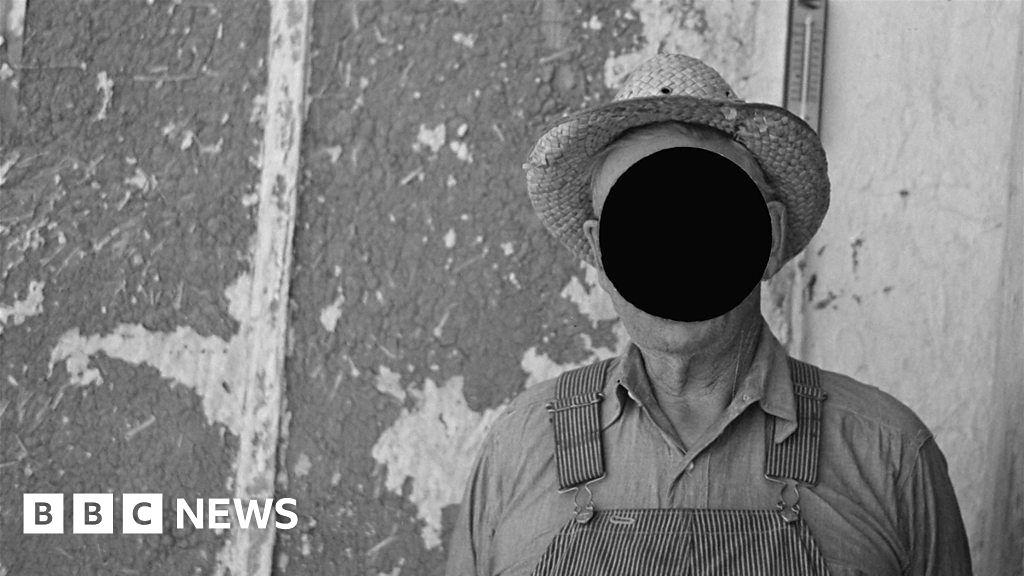 Gallery shows unseen censored US photos of the 1930s BBC News
