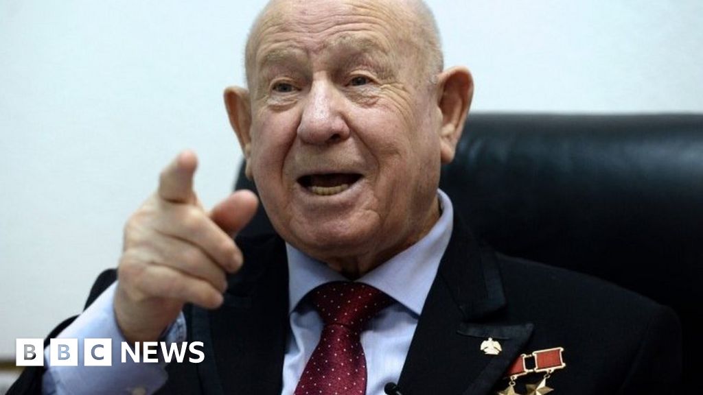 Alexei Leonov: First person to walk in space dies aged 85