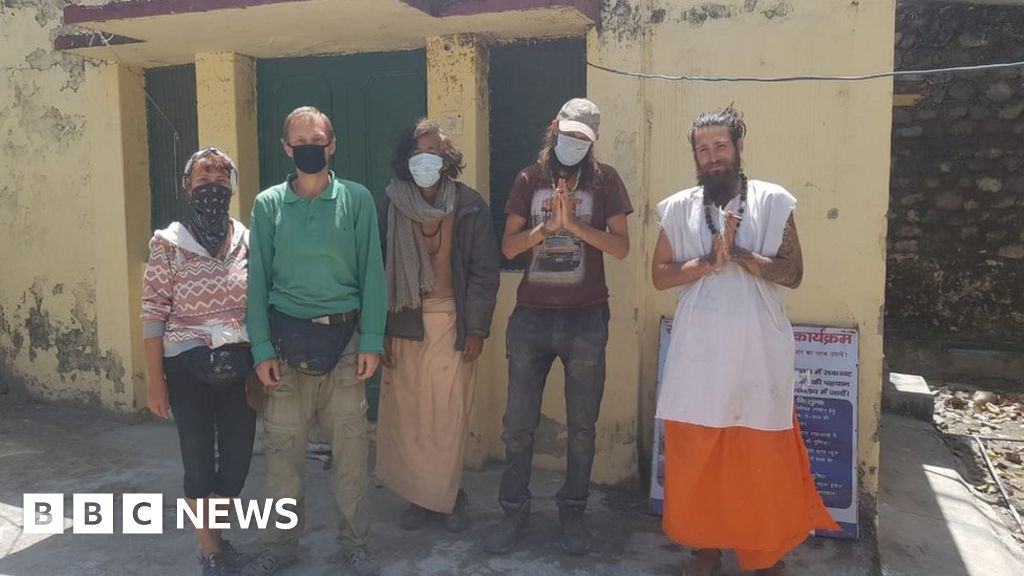 India coronavirus lockdown: Broke tourists rescued from cave - BBC News