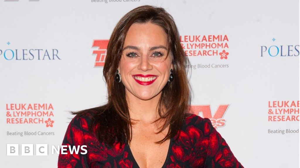 The Girl On The Train Jill Halfpenny To Star In Stage Premiere Bbc News