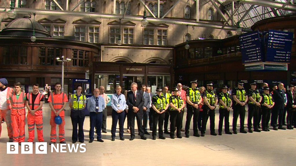 Bbc 1 Minute World News Scotland's one-minute silence for Manchester - BBC News
