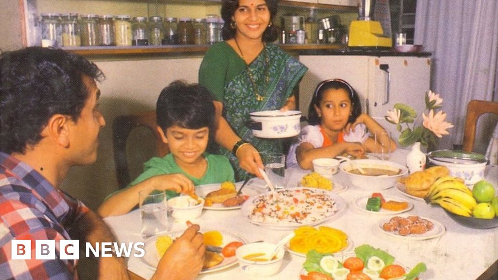 How India's changing kitchens have 'modernised' food habits - BBC News
