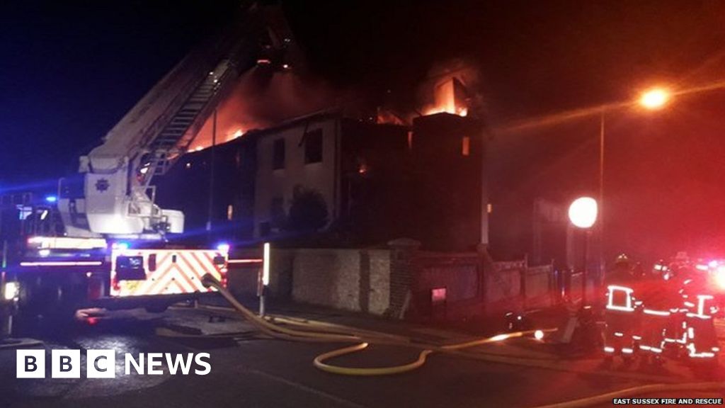 Brighton Flats Destroyed In Fire - BBC News