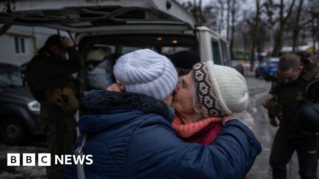 Ukraine war: Kyiv orders partial evacuation of liberated city