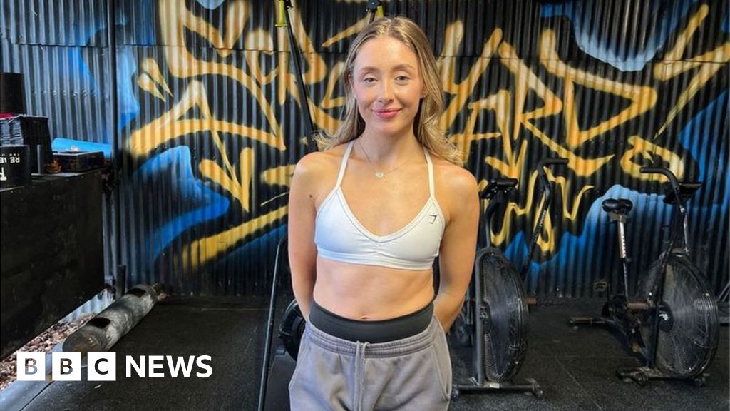 The rise of female weightlifting and how it is changing lives - BBC News