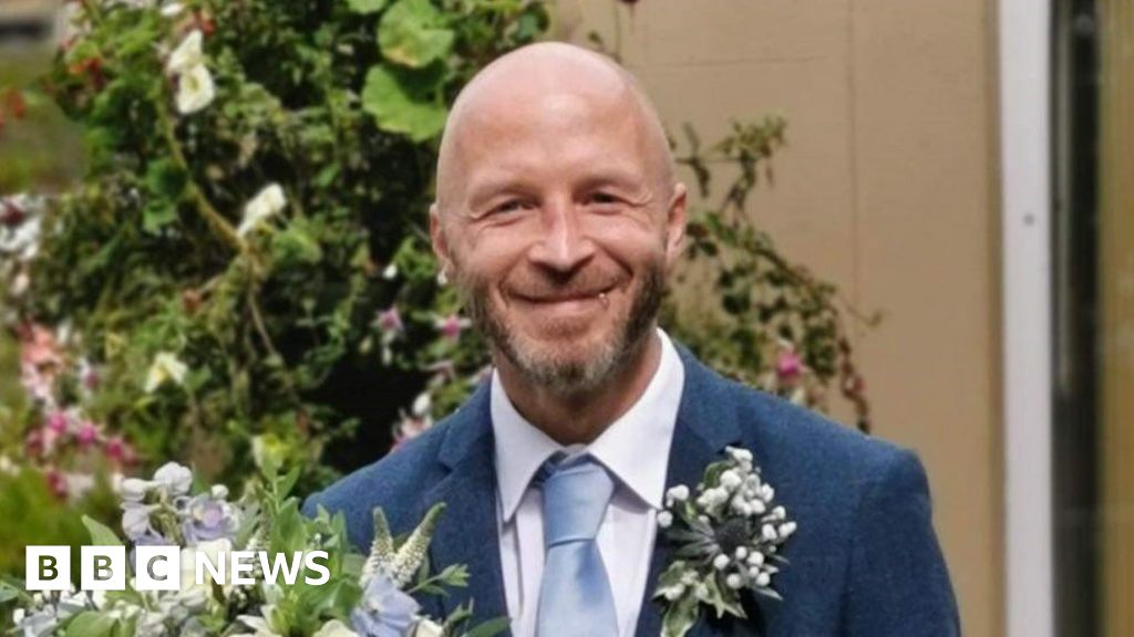 Wigton 'loving dad' killed after car crashes into wall BBC News