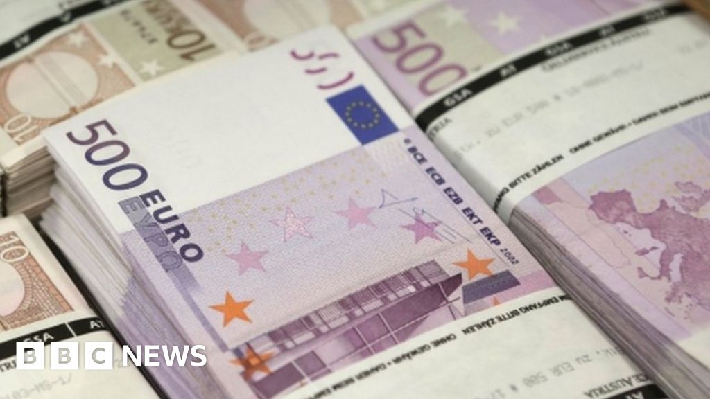 Millions of fake euros found in Bulgaria reservoir - BBC News