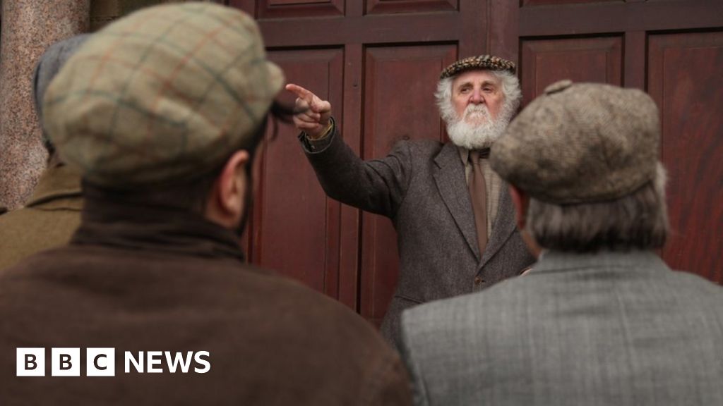 Tredegar film tells how 'towns were split' during World War One BBC News