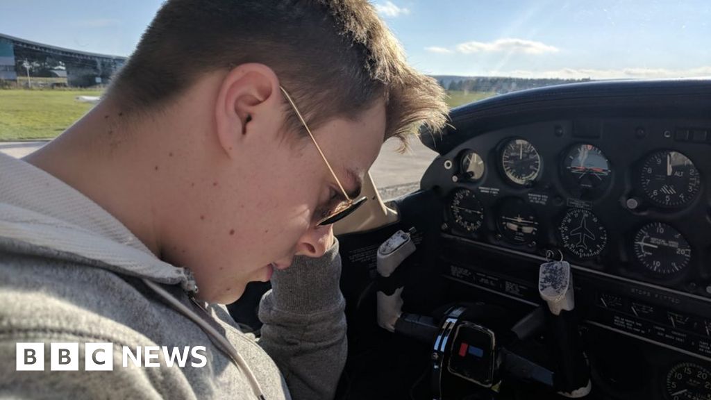 Trainee pilots lose tens of thousands after flying schools collapse