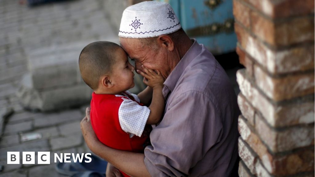 China's onechild policy reversal cautiously BBC News