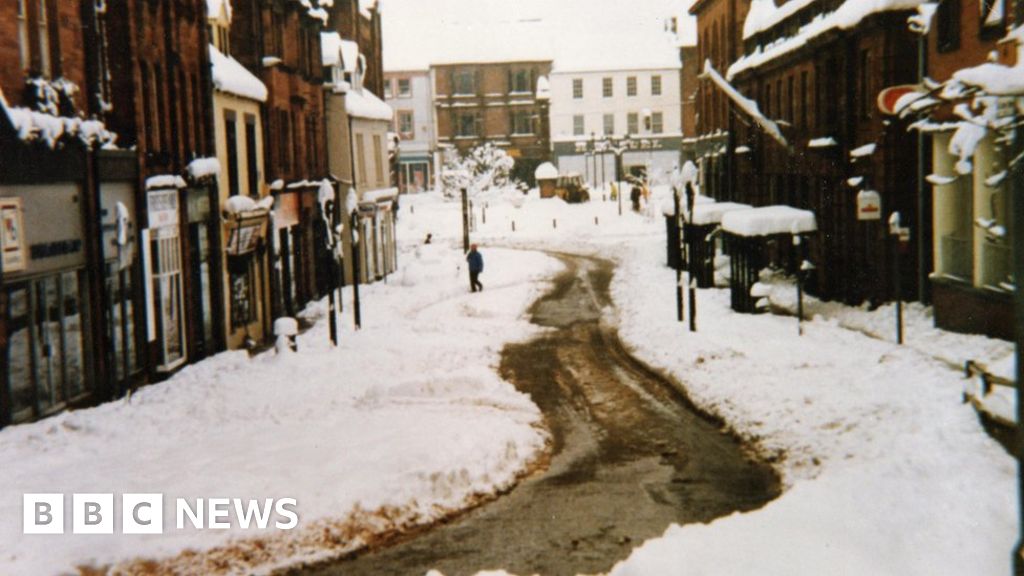 The day when the snow did not stop - BBC News