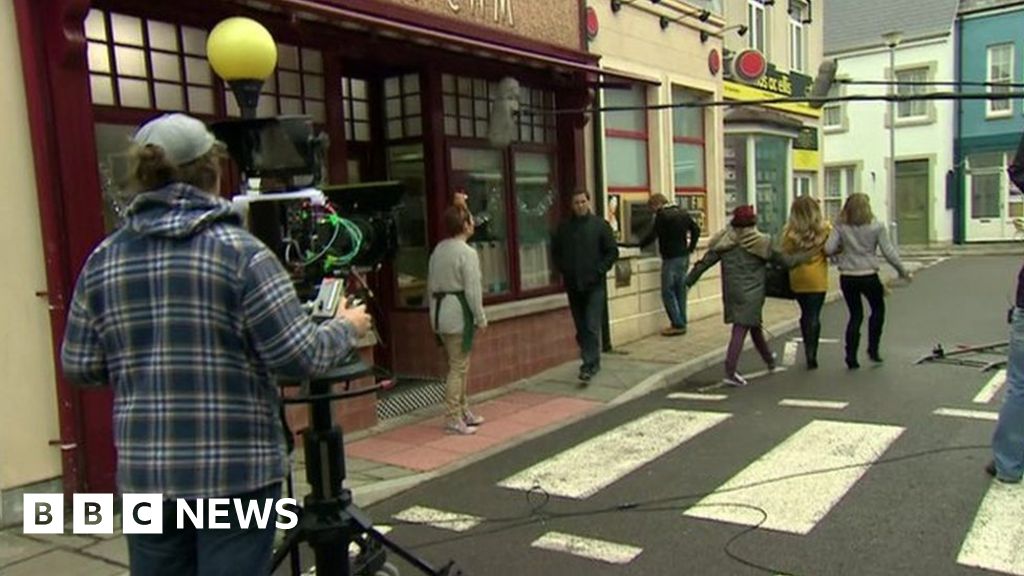 Pobol y Cwm 'funding row' puts filming on pause