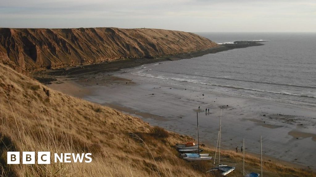 Filey paraglider breaks man's nose in cliff-top crash