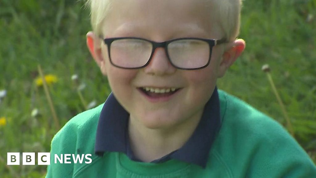 Makaton helps autistic boy Alex, 6, to communicate